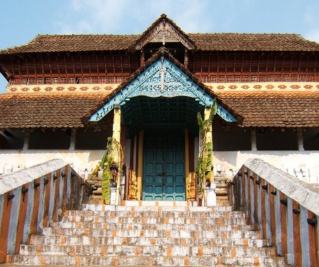 Восточный вход в храм